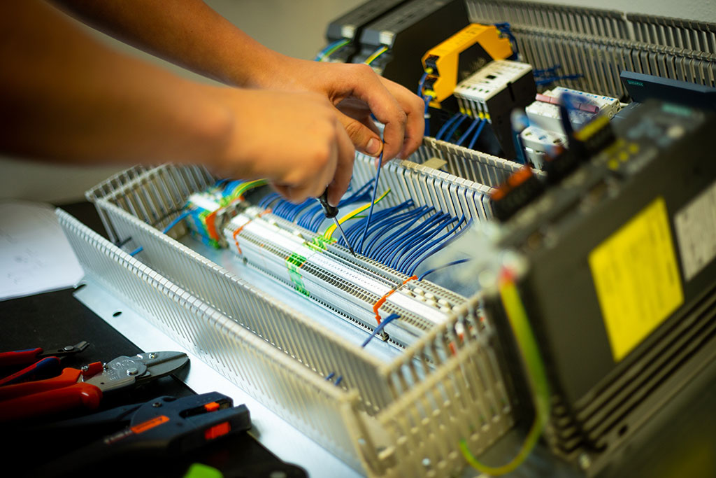 Services Schwab Maschinenbau Technik GmbH